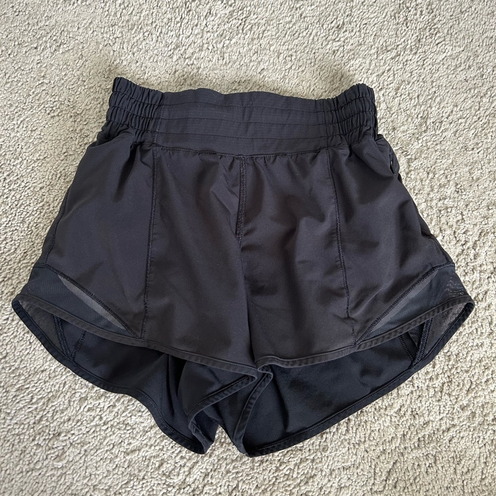 LULULEMON- hotty hots- black- size 2- high rise- 2.5 inch